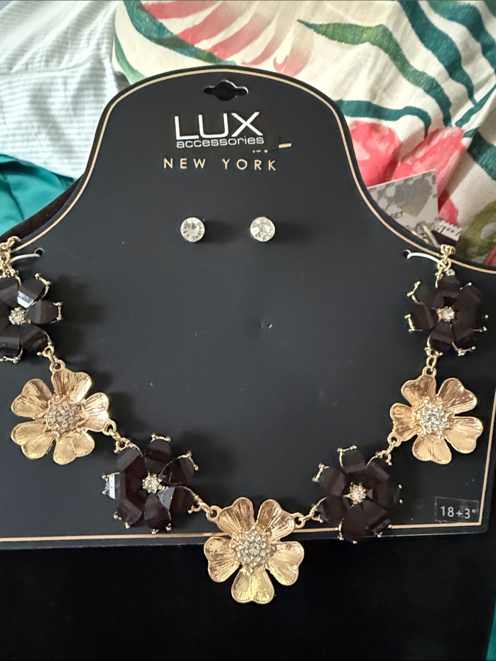 NWT Womens Gold & Black Floral Necklace with Stud Earrings 21” long